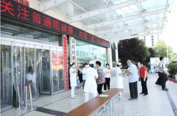 义务宣传 科普推广 免费检查 公益行动——我院开展“关注普遍眼健康，共筑‘睛’彩大健康”爱眼日主题宣传活动(图1)